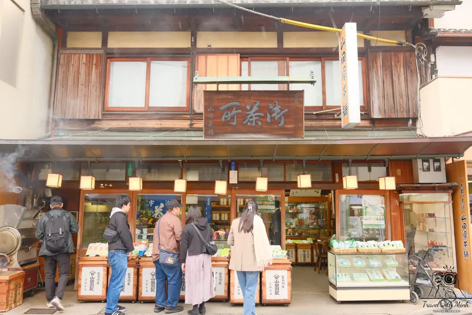 Kakulangan ng Matcha sa Uji: Nanganganib ang Pamana ng Tsaa ng Japan Dahil sa Pagdagsa ng mga Turista