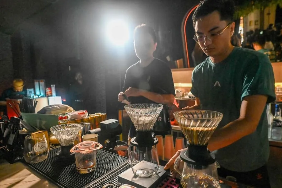 Dumadagsa sa Johor Bahru ang mga Restaurateur ng Singapore: Gastos, Hamon, at Kinabukasan ng Kainan sa Magkabilang Panig ng Hangganan