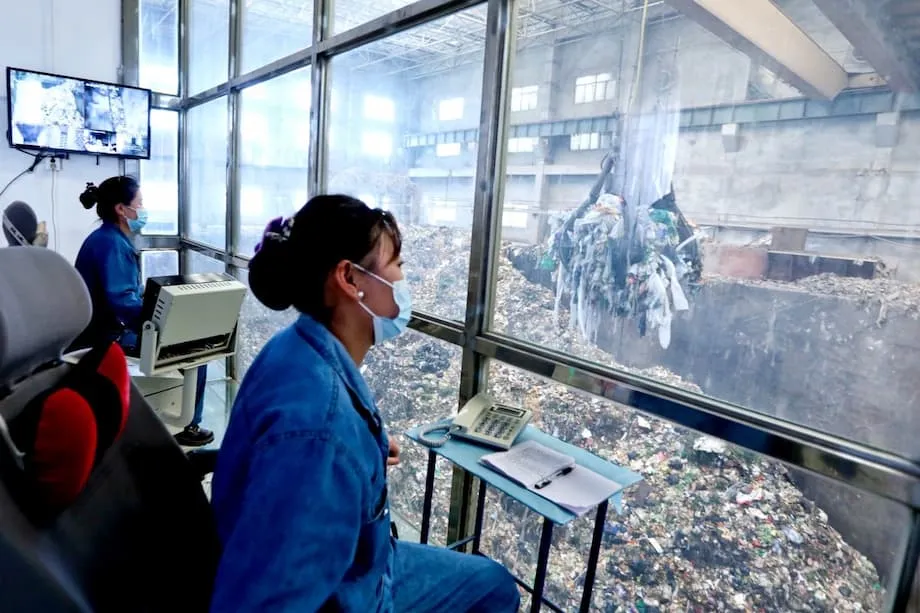 Sobra-sobrang Pasilidad ng China sa Pagsusunog ng Basura para sa Enerhiya: Paano Nagbunsod ng Krisis ang mga Patakaran, Urbanisasyon, at Pagre-recycle