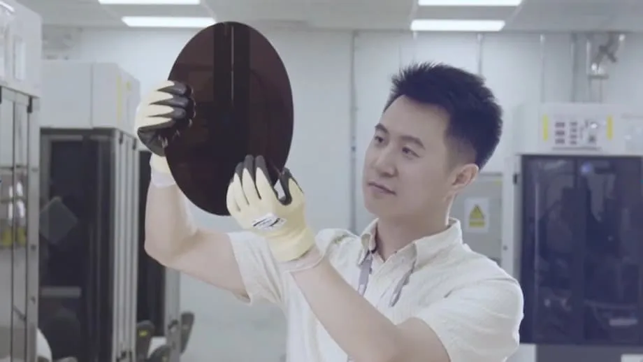 100% Taripa ni Trump sa mga Chip: Tinatarget ang China at Binabago ang Pandaigdigang Industriya ng Semiconductor