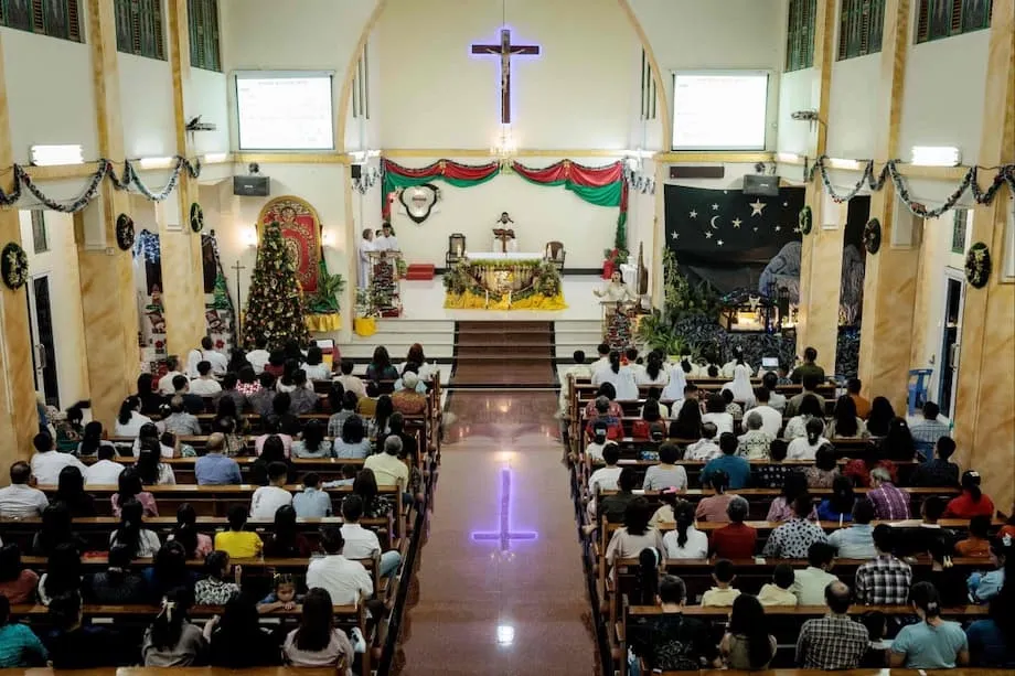 Indonesia Sinusuri: Inilalantad ng mga Pag-atake ng Mandurumog sa mga Bahay-Dasalan ng mga Kristiyano ang Lumalalang Kawalang-Pagpaparaya sa Relihiyon