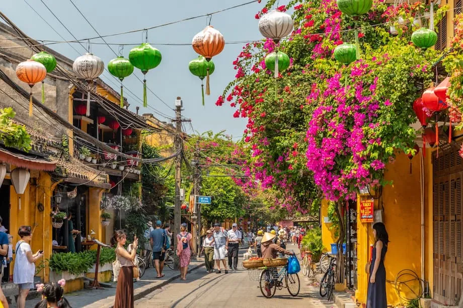Hindi Pantay na Pagbangon ng Turismo sa Timog-Silangang Asya: Nangunguna ang Vietnam habang Muling Bumabangon ang Rehiyon