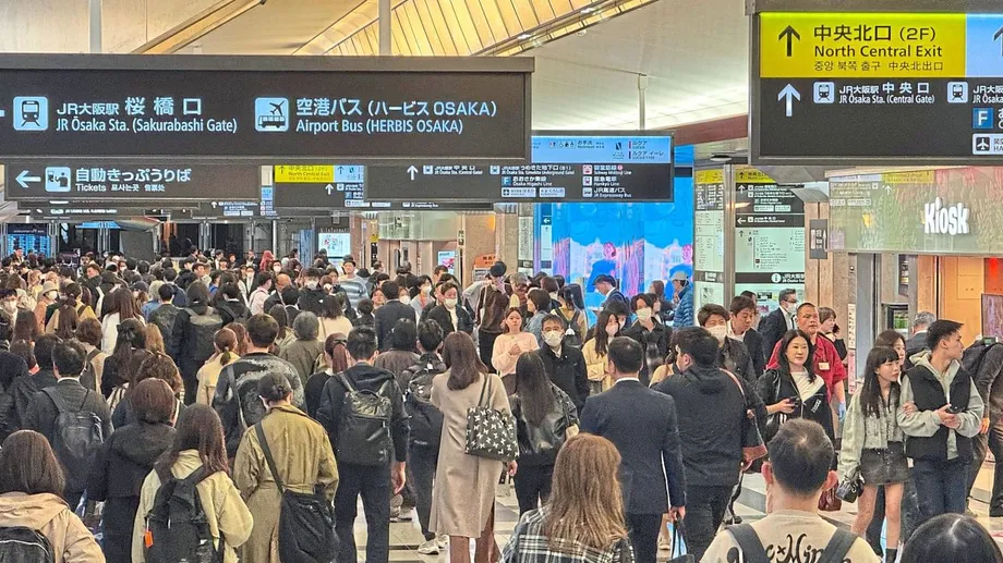 Pag-usbong ng Turismo sa Japan: Malaking Pakinabang sa Ekonomiya, Mabigat na Pasanin sa mga Lokal, at Panawagan para sa mga Napapanatiling Solusyon