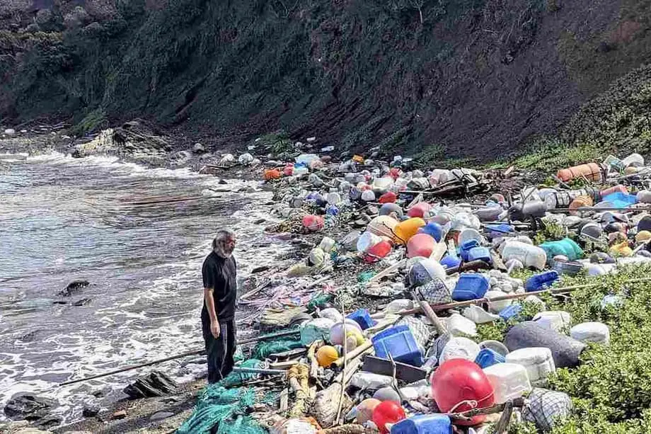 Krisis sa Plastik na Basura: Paano Umaapaw sa Dagat ng Japan ang Polusyon mula sa Asya at Ano ang Ginagawa Upang Matugunan Ito