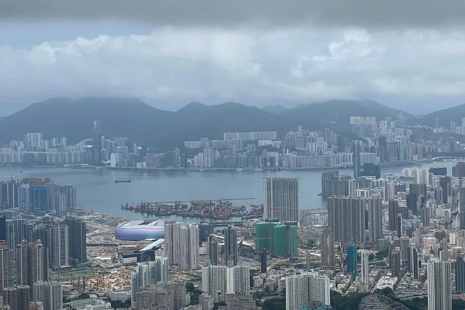 Eskandalo sa De-boteng Tubig sa Hong Kong: Mga Kakulangan sa Pagkuha ng Suplay, Kawalan ng Tiwala ng Publiko, at Panawagan para sa Reporma