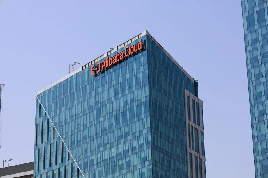 Alibaba Cloud sa Sangandaan: Pagsusuri sa Halaga, Potensyal sa Paglago, at Pagbabagong Dulot ng AI