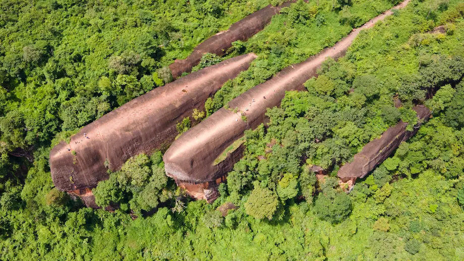 Three Whale Rock: Mga Sinaunang Higanteng Bato ng Thailand at ang mga Kababalaghan ng Bueng Kan