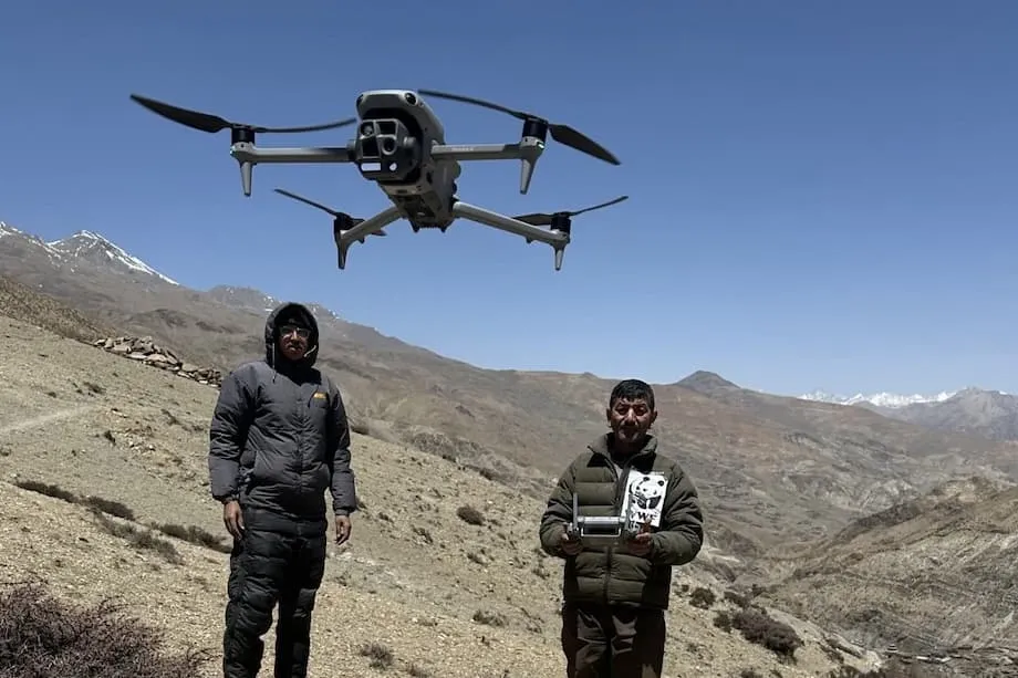 Mga Mata sa Kalangitan: Paano Binabago ng mga Drone ang Pangangalaga sa mga Hayop sa Nepal