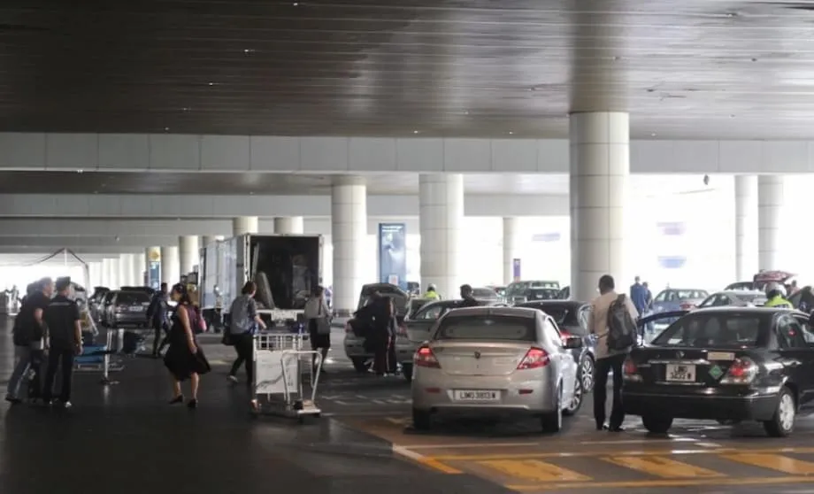 Pagsugpo ng Malaysia sa Iligal na Pang-aakit ng Pasahero ng Taxi sa KLIA: Laban para sa Reputasyon, Kaligtasan, at Pagiging Makatarungan