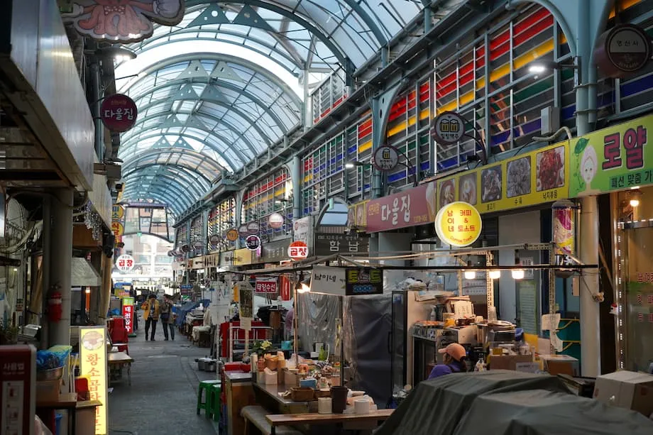 Paggalugad sa Pamilihang Jongno Sinjin: Nakatagong Tradisyonal na Hiyas ng Seoul