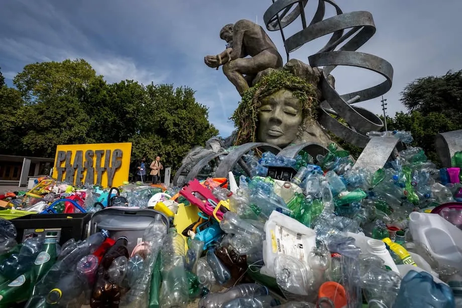 Pakikibaka ng Timog Korea para Tuluyang Iwanan ang Plastik