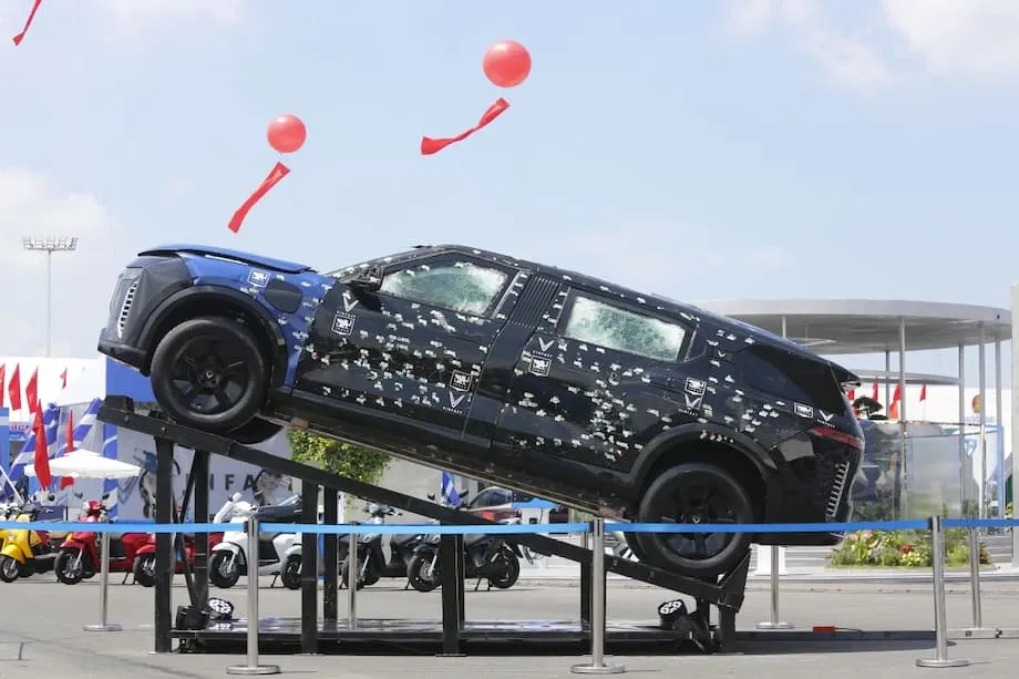 Nakayanan ng Armored Limousine ng VinFast ang 440 Bala sa Masusing Pagsubok sa Seguridad sa Vietnam
