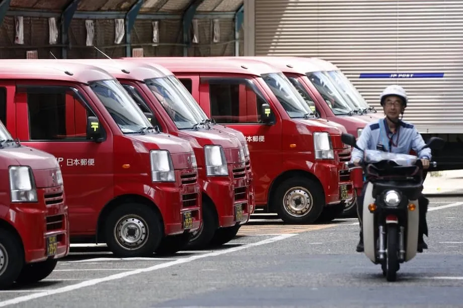 Sinuspinde ng Japan Post ang mga delivery van sa 100 tanggapan ng koreo dahil sa mga paglabag sa pagsusuri sa mga drayber