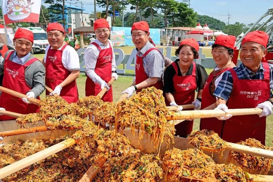 Saan Ipagdiwang ang Taglagas sa Korea sa 2025: Mga Pista, Hardin sa Gabi, at mga Pana-panahong Lasang