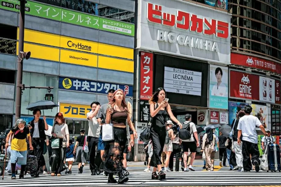 Pinag-iisipan ng Japan ang dagdag-singil sa credit card para sa mga dayuhang turista