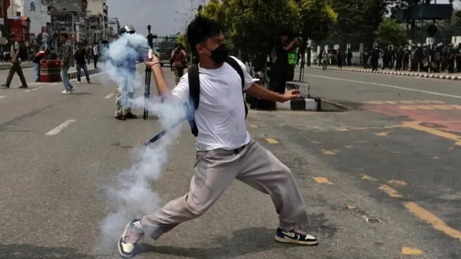 Mga protesta ng Gen Z sa Nepal, 19 patay sa gitna ng sagupaan dahil sa pagpapatigil ng social media at katiwalian