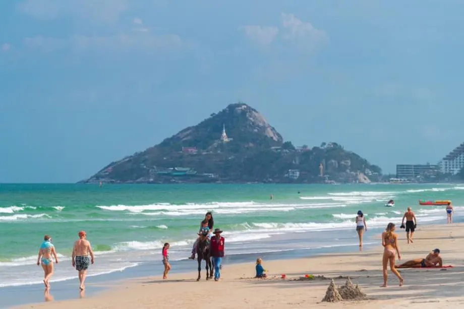 Sinusubok ng Malakas na Baht ang Peak Season ng Thailand Habang Bumaba ang Pamasahe sa Eroplano at Naglalaban-laban ang mga Hotel
