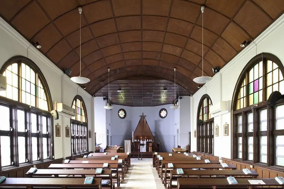 Sa Loob ng Simbahang Katoliko ng Setagaya, isang tahimik na kanlungan sa Tokyo na may grotto ng Lourdes