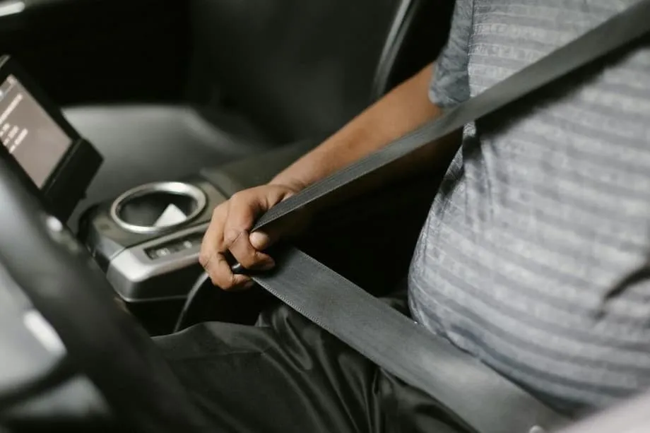 Nakatakdang ipatupad ng Malaysia ang pagsusuot ng seatbelt ng lahat ng sakay sa pribadong sasakyan habang pinaigting ng JPJ ang kampanya sa kaligtasan