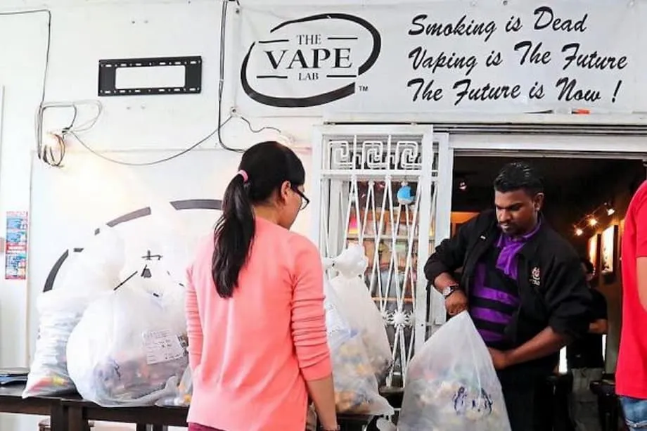 Ipatutupad ng Malaysia ang pagbabawal sa vape sa buong bansa nang paunti-unti sa gitna ng matinding debate