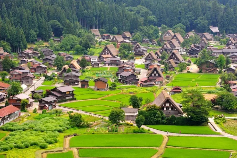 Pinangalanan ang Shirakawago na Pinakamagandang Nayon sa Asya