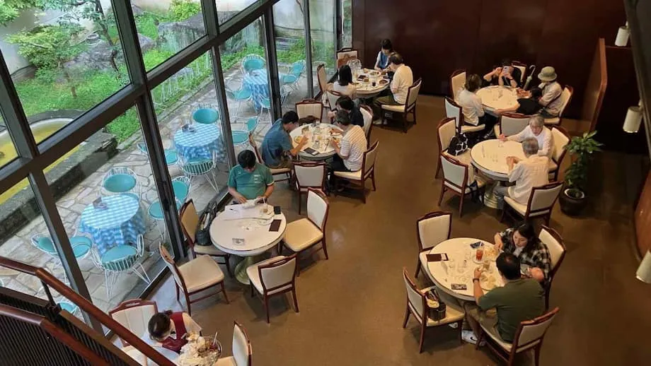Pinagdurugtong ng Nagbabagong Kultura ng Kape sa Kyoto ang Tradisyon at Manga