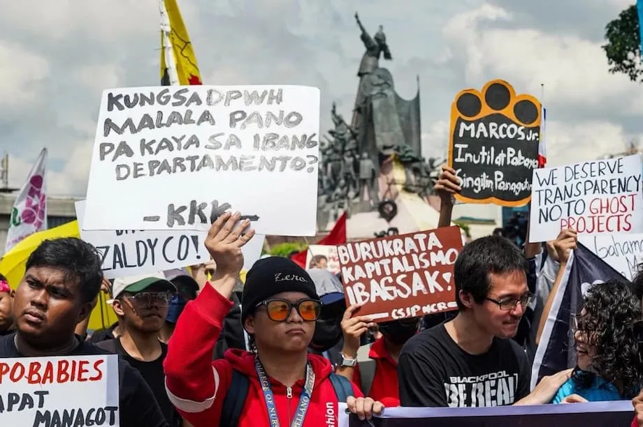 Sumiklab ang mga protesta sa buong Pilipinas dahil sa iskandalo sa flood control; sinuportahan ni Marcos ang malawakang imbestigasyon