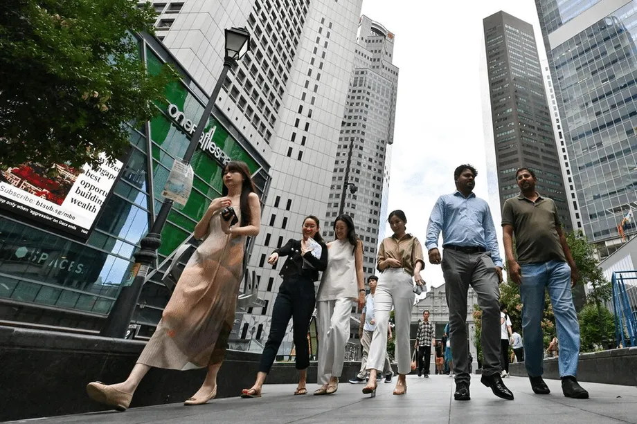 Paano mapoprotektahan ng Singapore ang mga trabahong panggitnang antas habang binabago ng AI ang trabaho