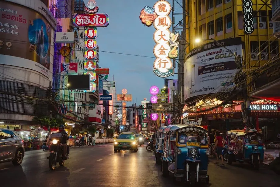Gabay ng Isang Tagaloob sa Bangkok: Kumain, Mamili, at Makihalubilo Gaya ng mga Lokal