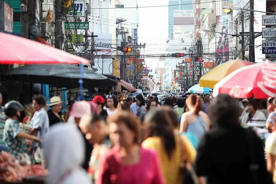Dahil sa pangamba sa kaligtasan, mas pinipili ng mga turistang Tsino ang Vietnam; nagsisikap ang Thailand na muling makuha ang tiwala