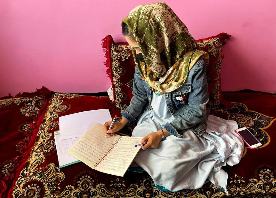 Pininsala ng Pagpatay ng Taliban sa Internet ang Edukasyon ng mga Batang Babae sa Afghanistan