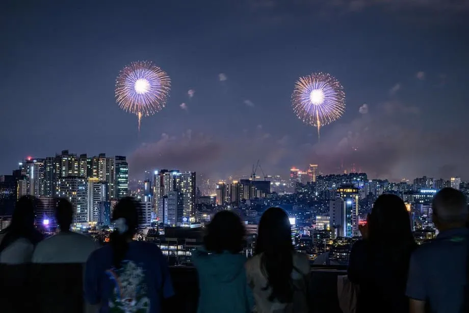 Isang Milyon ang Nagtipon sa Seoul International Fireworks Festival na Nagpasiklab sa Han River