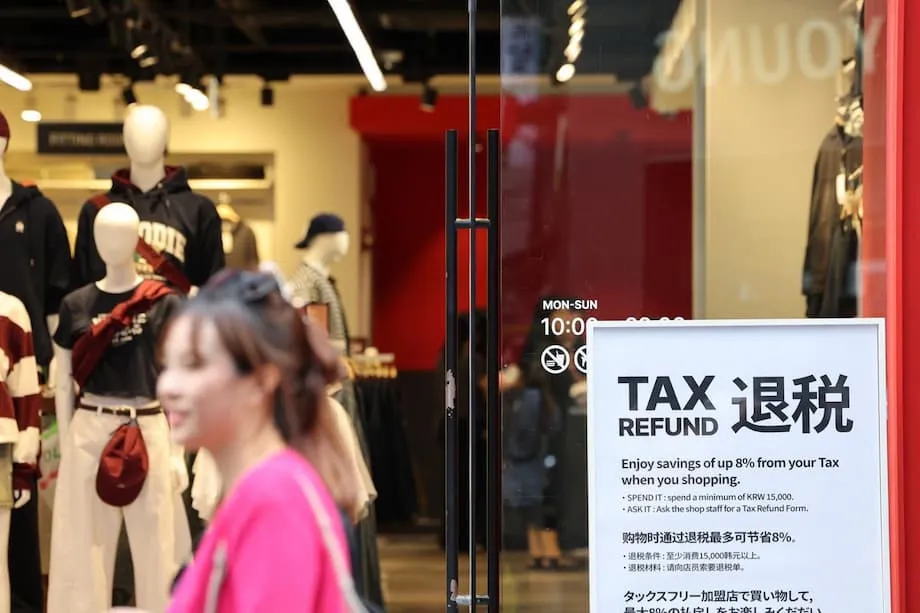 Tinatanggap ng South Korea ang mga grupong turistang Tsino sa ilalim ng visa waiver habang naghahanda ang mga retailer at hotel