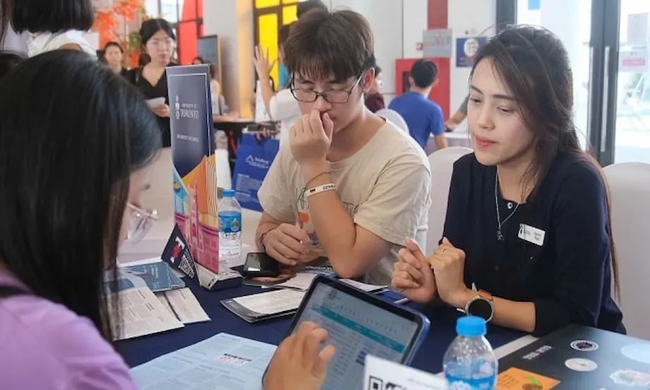 Patuloy na Nagwawagi ang mga Estudyanteng Vietnamese sa Pearson Scholarship ng University of Toronto