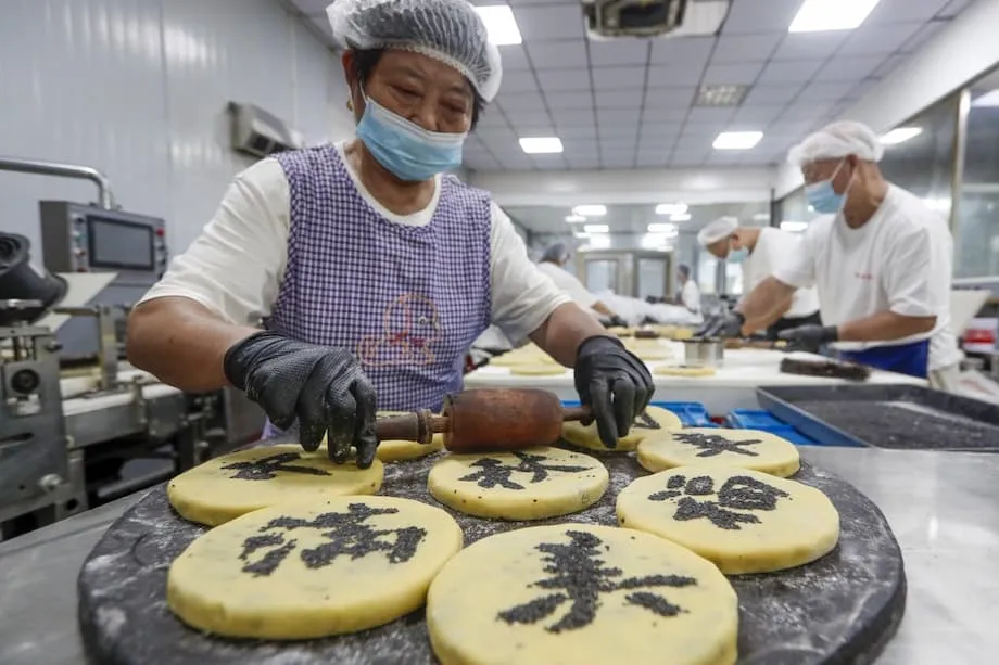 Bumaba ang Benta ng Mooncake Habang Nagtitipid ang mga Mamimili sa Tradisyon ng Mid-Autumn sa China