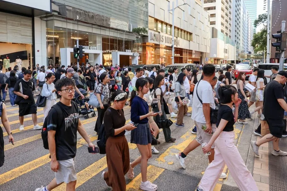 Napuno ang mga hotel sa Hong Kong sa Pambansang Araw, ngunit hinihikayat ng mas maagang pagtatapos ng mga programa ang mga day trip