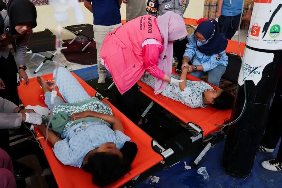 Sinuspinde ng Indonesia ang mga problematikong kusina at hinigpitan ang pagbabantay sa programa ng libreng pagkain matapos ang malawakang pagkalason