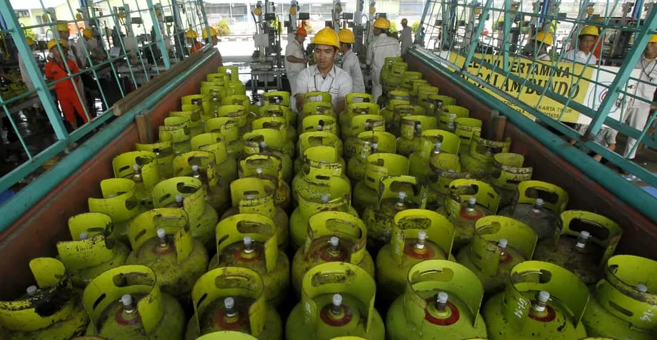 Nahaharap ang Indonesia sa Kakulangan sa Pagpino at Magastos na Pag-asa sa Inaangkat