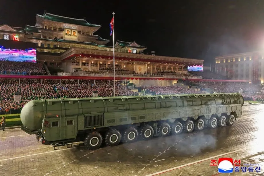 Itinatampok sa parada ng Hilagang Korea ang mga hypersonic at intercontinental missile