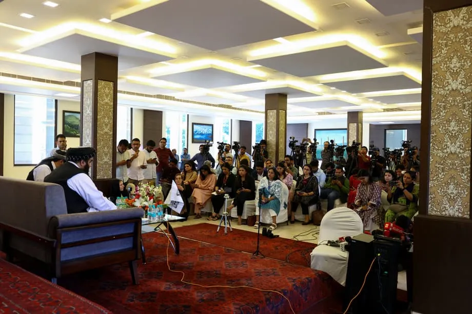 Hinarap ng mga babaeng mamamahayag ang ministro ng Taliban sa Delhi habang pinag-iisipan ng India ang ugnayan sa Kabul