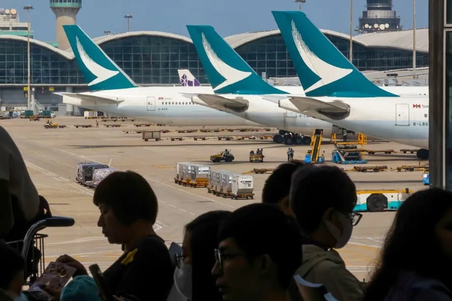 Umani ng batikos ang pagbabago sa loyalty program ng Cathay Pacific sa pagdating ng bagong Diamond Exec tier sa 2027