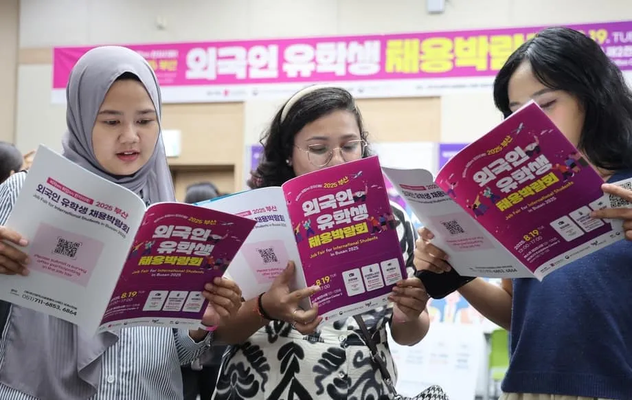 Sinusuri ang Global Korea Scholarship dahil sa pagsubaybay sa mga nagtapos