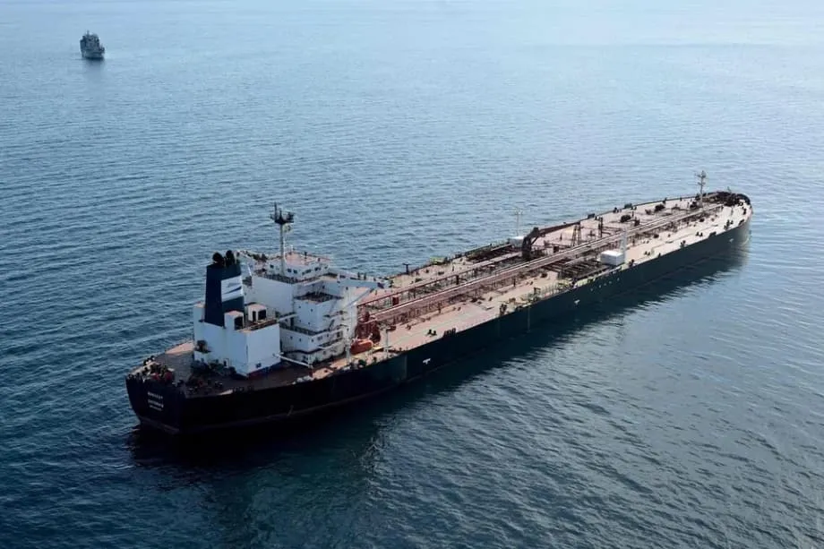 Inilipat sa dagat malapit sa Malaysia ang LNG ng Russia na pinatawan ng sanction, gamit ang barkong nagtatago ng pagkakakilanlan