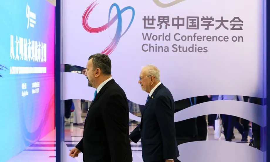 Nagsama-sama sa Shanghai ang mga iskolar mula sa iba’t ibang panig ng mundo upang muling talakayin ang pag-aaral sa Tsina at modernisasyon
