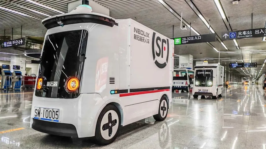 Pangunguna ng Tsina sa mga Autonomous Robovan at mga Hamon sa Paghahatid