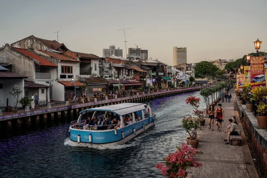 Nanganganib Maparam ang Pamayanang Kristang sa Malacca Dahil sa Globalisasyon at Kaunlaran