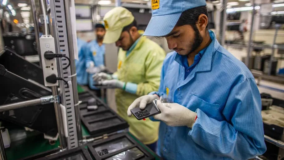 Nakakuha na ng unang malalaking tagasuporta ang $2.7 bilyong pagsisikap ng India na gumawa ng mga elektronikong piyesa sa bansa