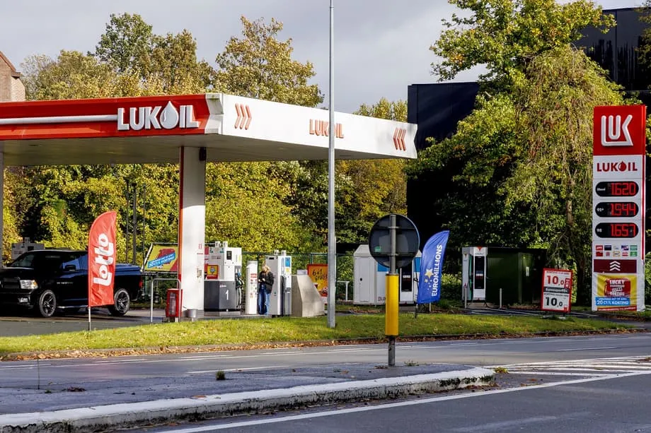 Sumang-ayon ang Lukoil na ibenta sa Gunvor ang mga internasyonal na ari-arian nito matapos ang mga bagong parusa ng US