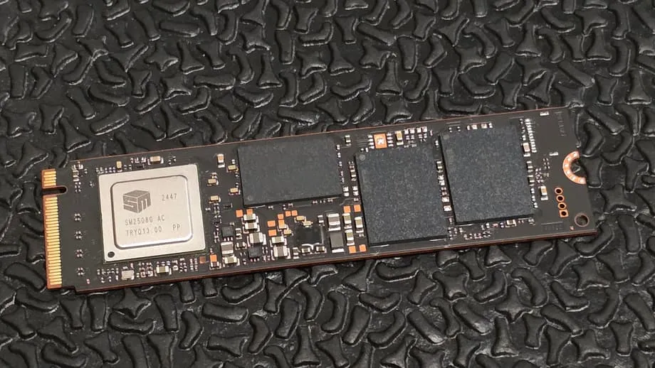 Paglago ng AI, nagpapasikip sa pamilihan ng piyesa ng PC sa Japan; nililimitahan ng mga tindahan sa Akihabara ang bentahan ng SSD, HDD at RAM
