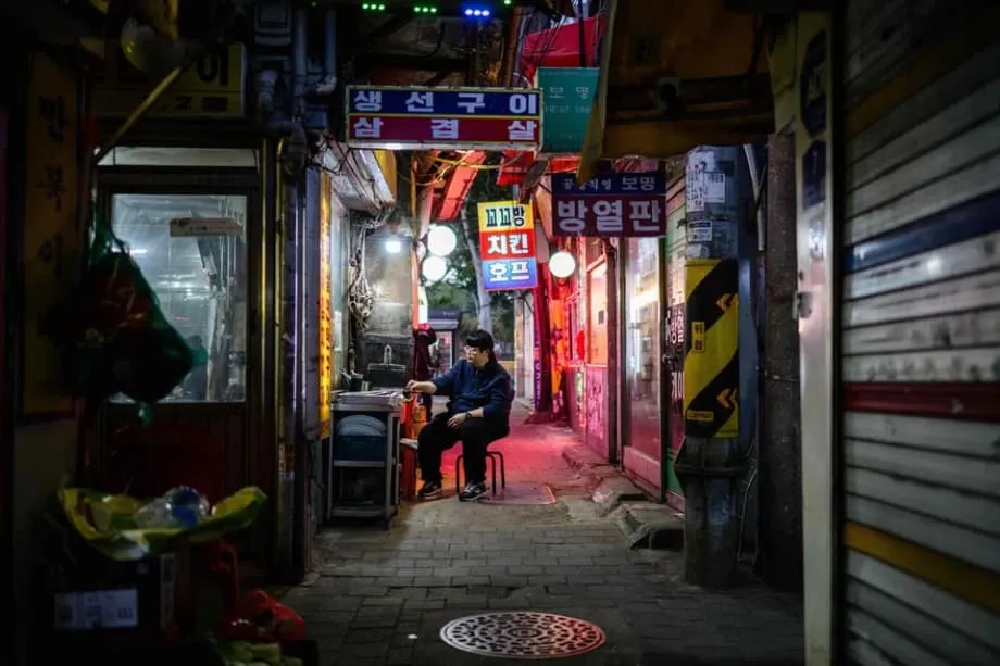 Pinatatakbo ng mga Dayuhang Estudyante ang mga Restawran sa Timog Korea Habang Naghahanap ng Ibang Trabaho ang mga Lokal na Kabataan